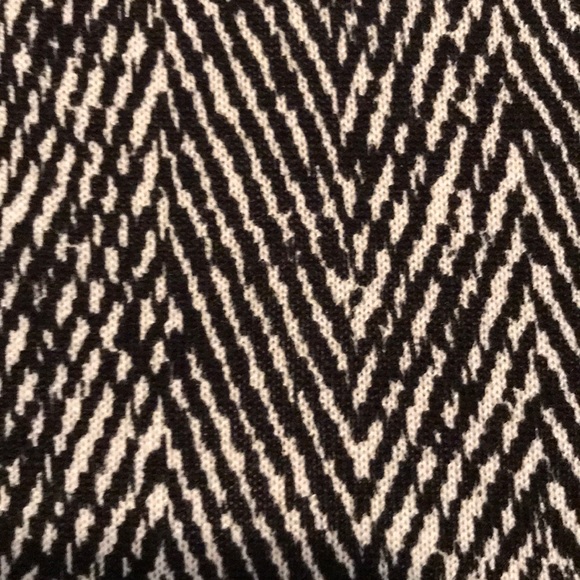 White 🏠 Black 🏬 - Picture 3 of 5